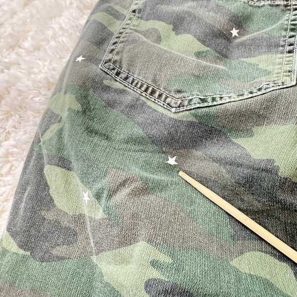 Sundry Pants Womens 29 Green Camo Jogger Star Print Tapered Zip Hem USA Cotton - Picture 3 of 16